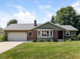 2754 Sun Valley St, Jenison, MI 49428