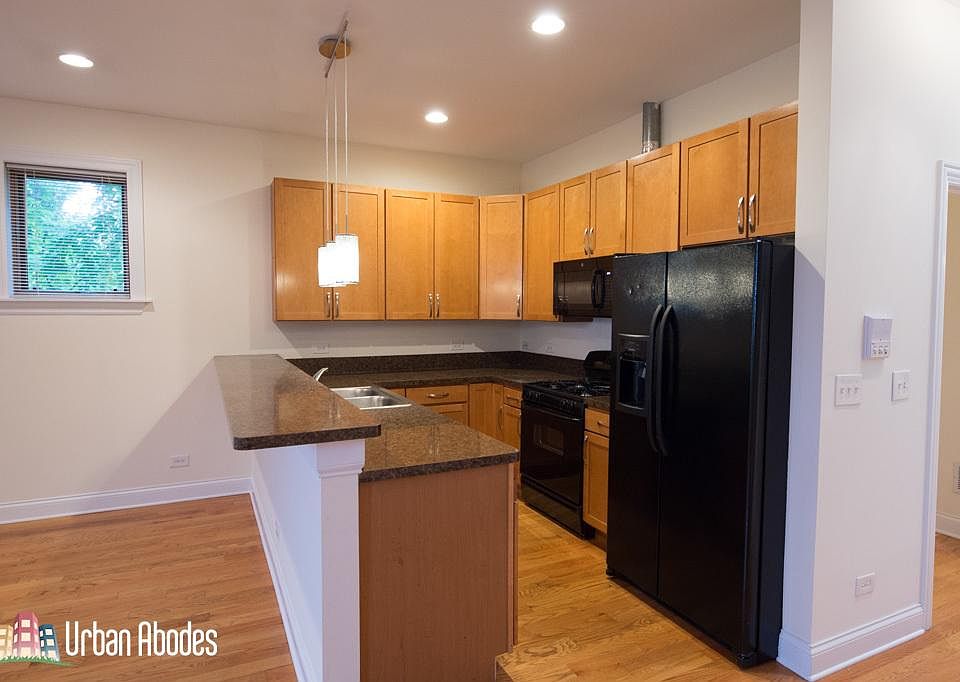 1st image of 2920 N Sacramento Ave APT 3