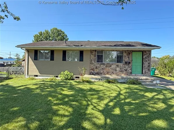 526 Meadow Cir, Hurricane, WV 25526