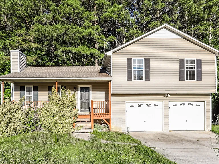 732 Newport Dr — Photo 1
