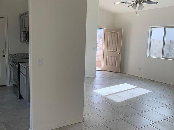 5th image of 3285 N Diamond St
