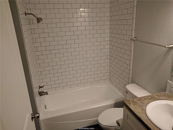 4th image of 2343 Cornell Dr