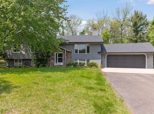 8239 Deer Pond Ct N, Lake Elmo, MN 55042