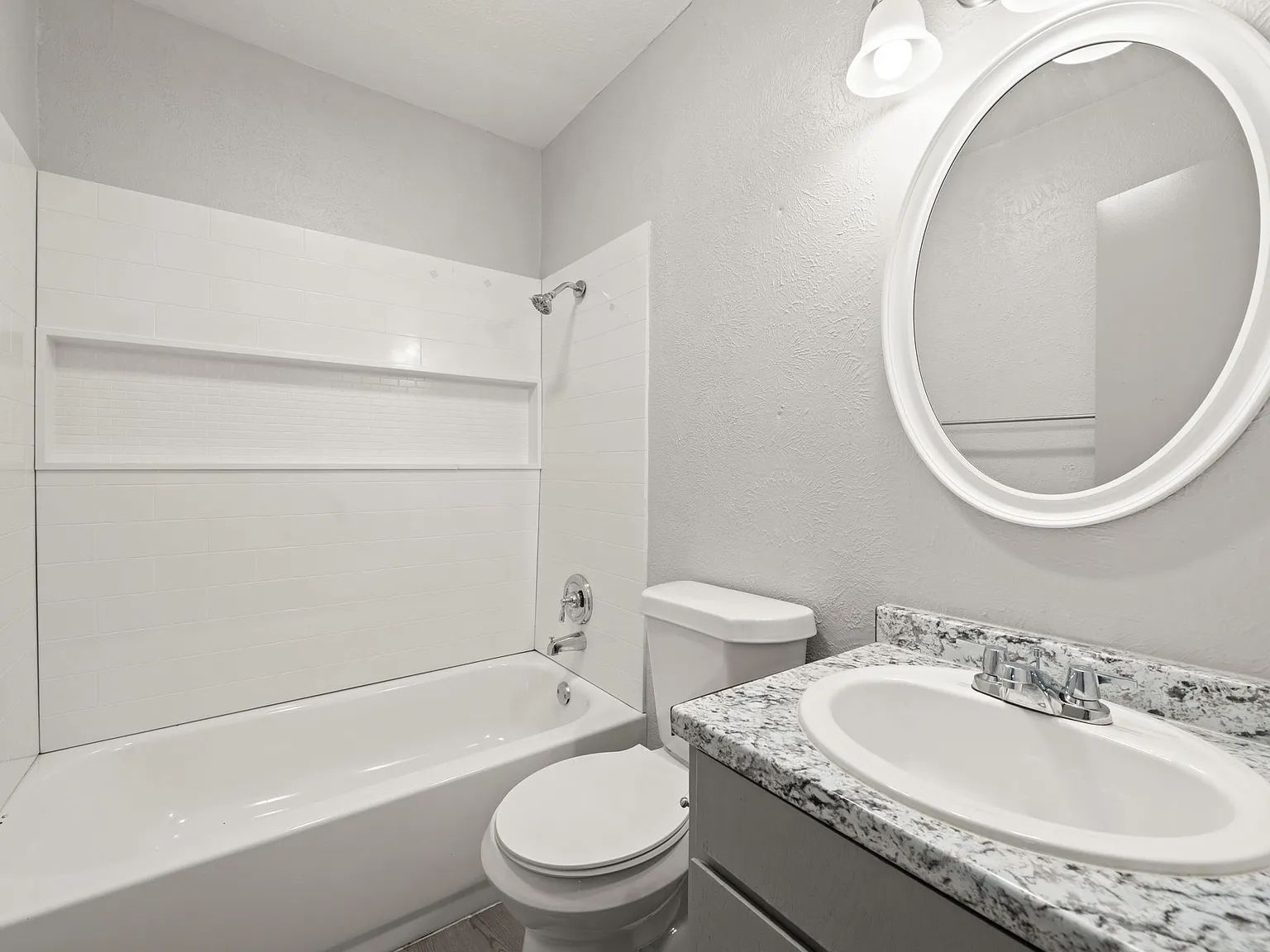 2 bed, 1.5 bath, 900 sqft, $1,095 — Photo 2