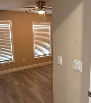 4th image of 9907 Albyar Ave