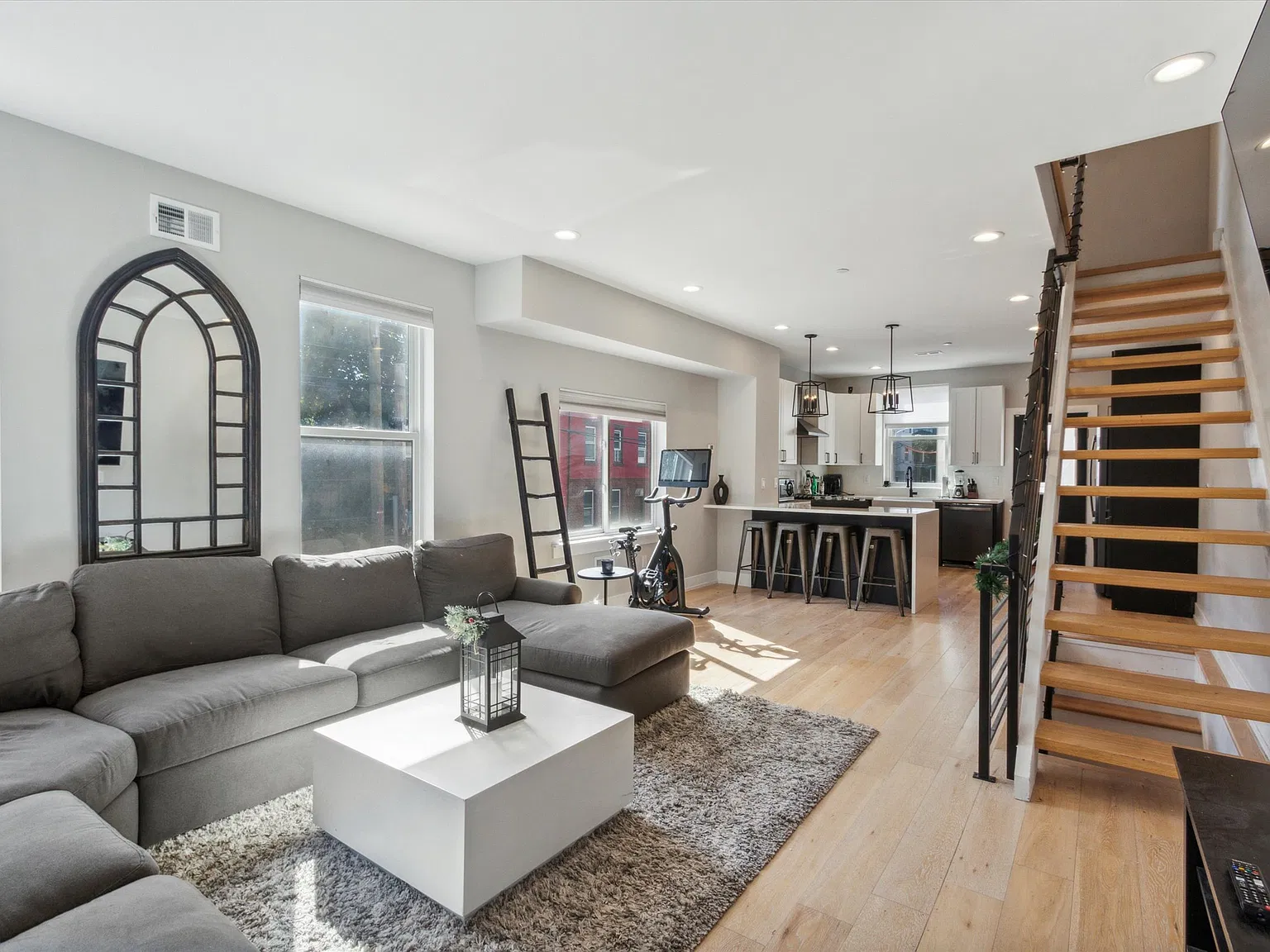 4 bed, 2300 sqft, $2,700 — Photo 1