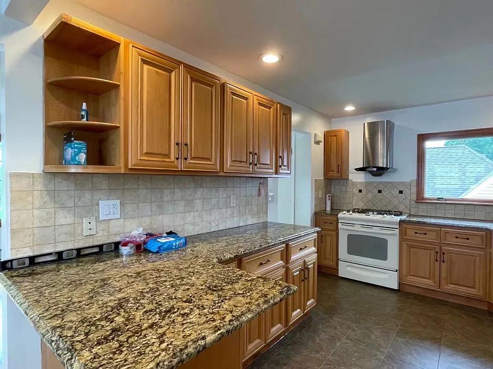 1st image of 37 Stewart Ave Floor 2