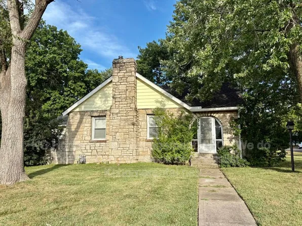 7839 Robinson St, Overland Park, KS 66204