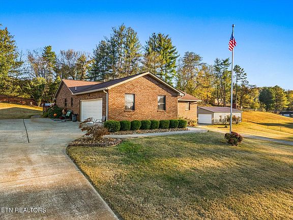 3rd image of 16191623 Terrace Dr