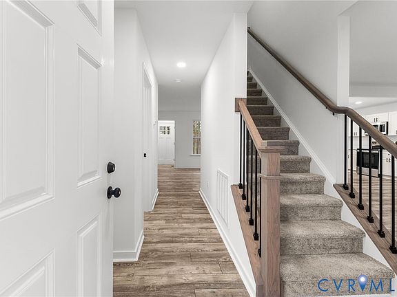 3rd image of 606 W Point Dr