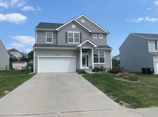 2309 Lakewood Dr, Papillion, NE 68046