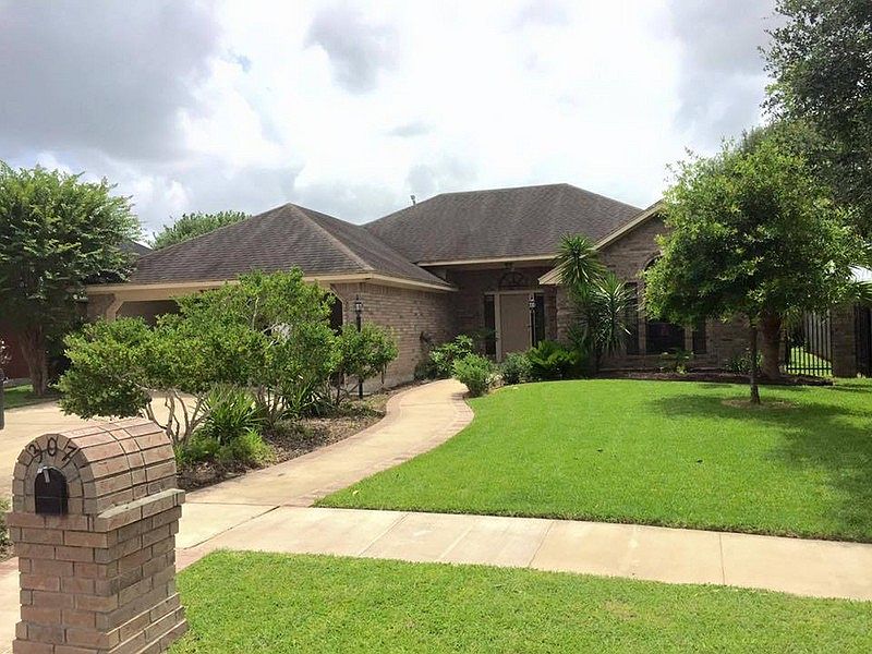 Front View : Gorgeous home in desirable neighborhood