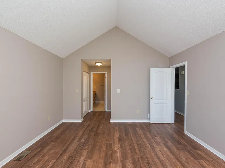 Rosewood Condominiums — Photo 5