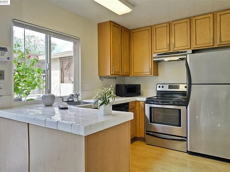4132 Jamaica Ter — Photo 11