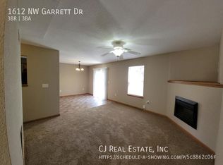 1612 NW Garrett Dr, Blue Springs, MO 64015