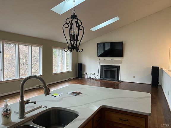 4th image of 105 Saint Paul Dr