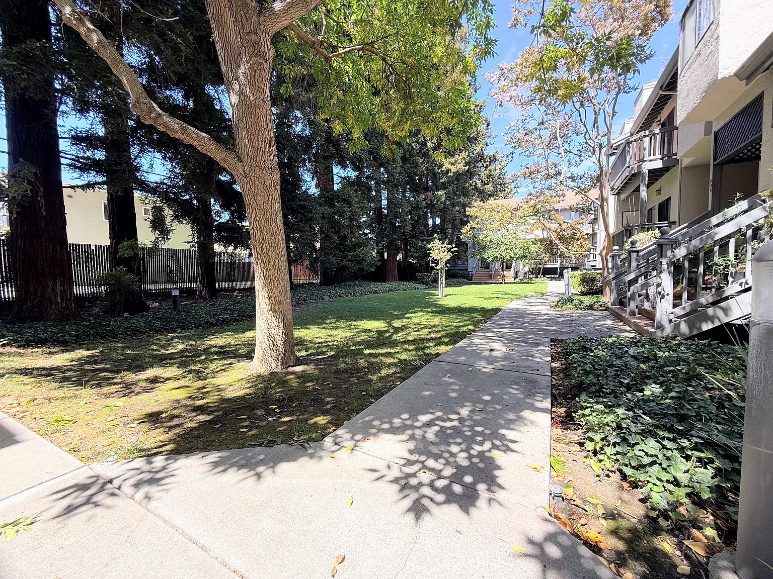2 bed, 920 sqft, $3,200 — Photo 3