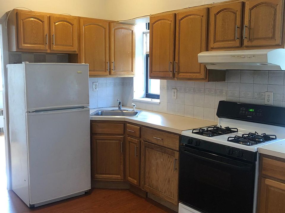 1st image of 2937 Jordan St #2