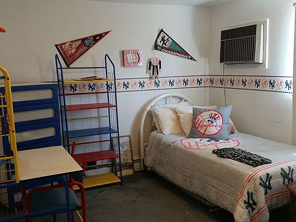 3rd image of 408 Travis Ave