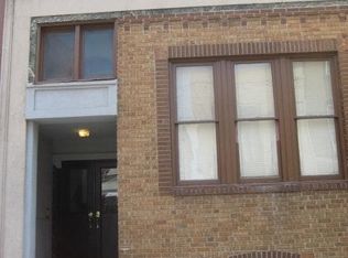 2114 Walnut St APT 2F, Philadelphia, PA 19103