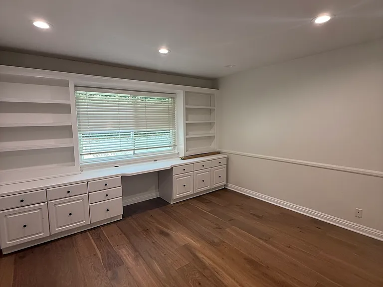 1348 Hollydale Dr — Photo 10