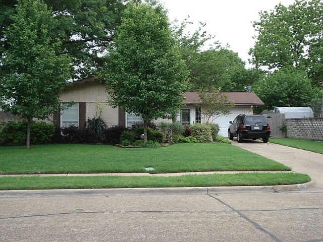 1st image of 835 Greenhaven Dr