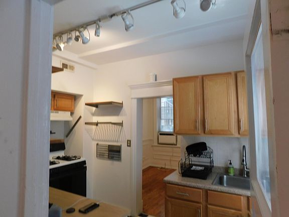 4th image of 1346 N Greenview Ave
