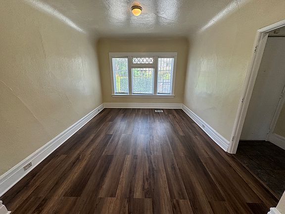 2nd image of 1124 W 37th Pl #1124