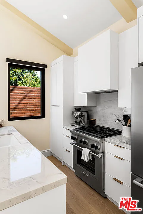2 bed, 2.0 bath, 880 sqft, $7,000 — Photo 2