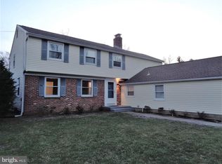 2 Middle Acre Ln, Cherry Hill, NJ 08003