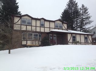 2960 Forrest Ln, York, PA 17402