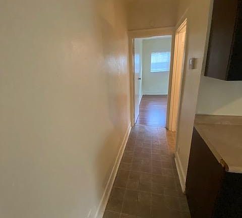 5th image of 648 Wyandotte St