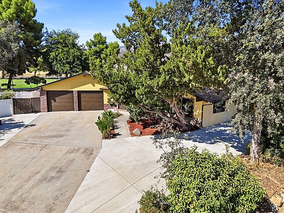 3rd image of 32339 Fairway Drive