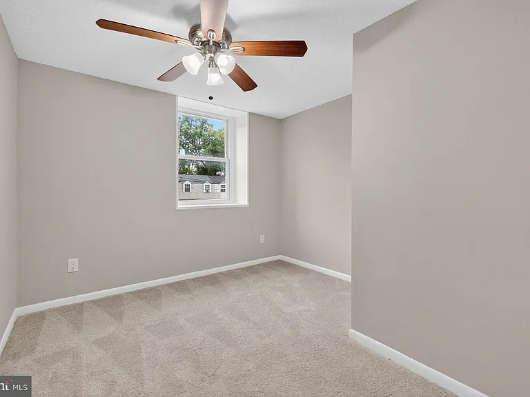 7711 Burnside Rd — Photo 16