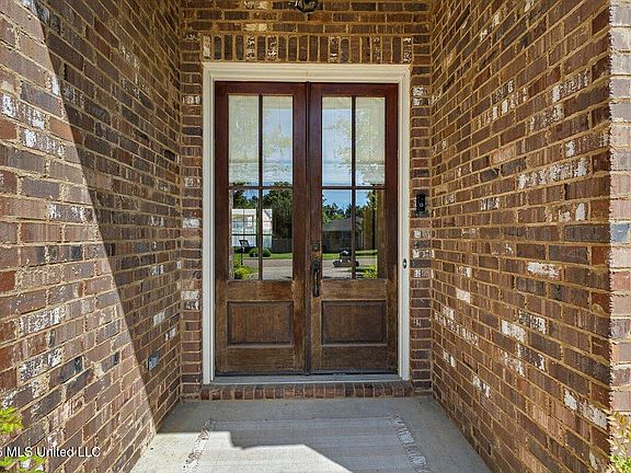 5th image of 202 Calhoun Dr