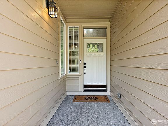 4th image of 3903 Kingsbury Lane SE