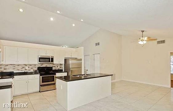 10001 NW 33rd Street 2