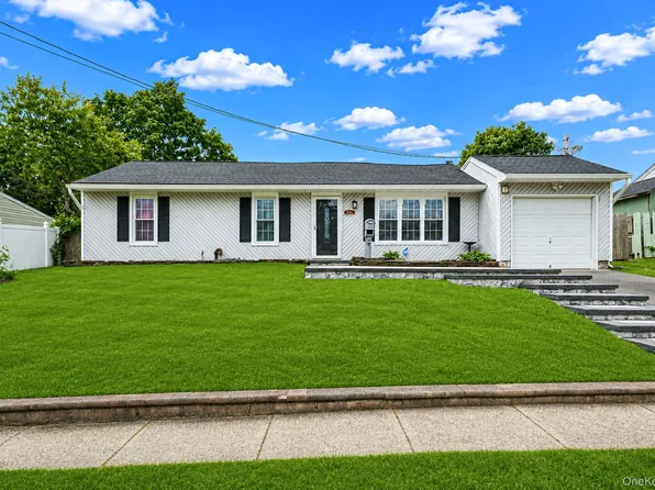 36 Naples Avenue, Central Islip, NY 11722