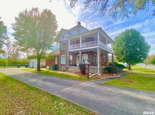 420 E Webster St, Benton, IL 62812