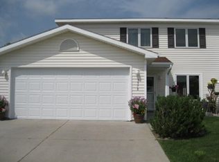3978 Meadow Brook Ct, Grand Forks, ND 58201