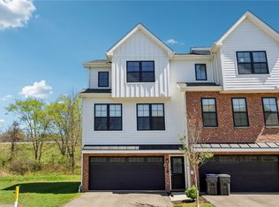 318 Thurgood Dr, Warrendale, PA 15086