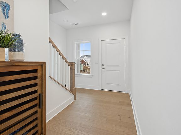 5th image of 1013 Autumn Woods Dr