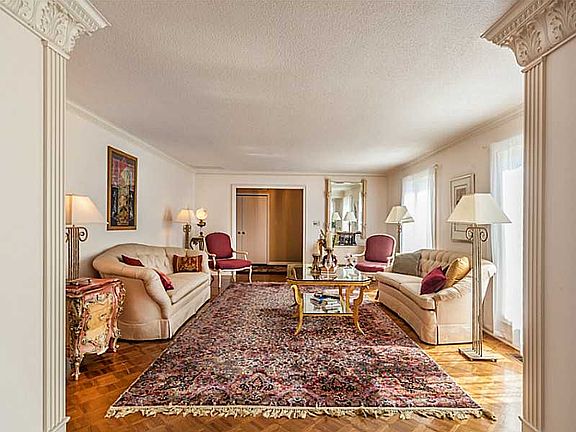 4th image of 9504 Holliday Cir
