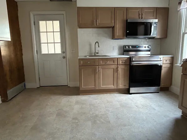 138 Charles St, Throop, PA 18512