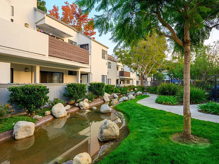 Sendero Huntington Beach — Photo 27
