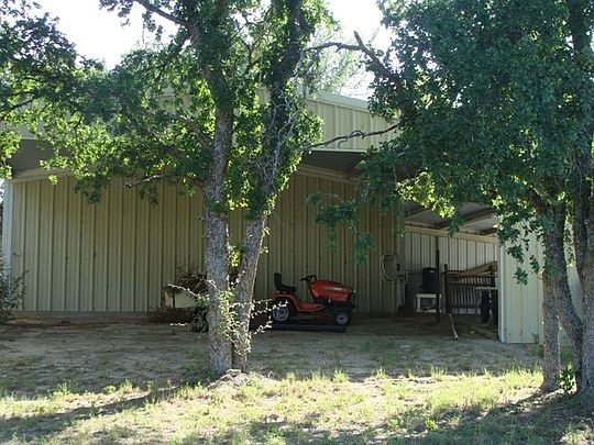2nd image of 686 Buffalo Country Rd