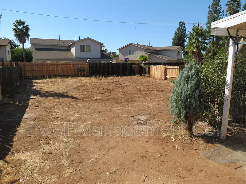 2 bed, 1.0 bath, 725 sqft, $2,395 — Photo 3