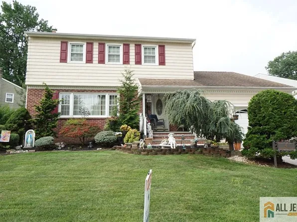 4 Periwinkle Pl, Colonia, NJ 07067