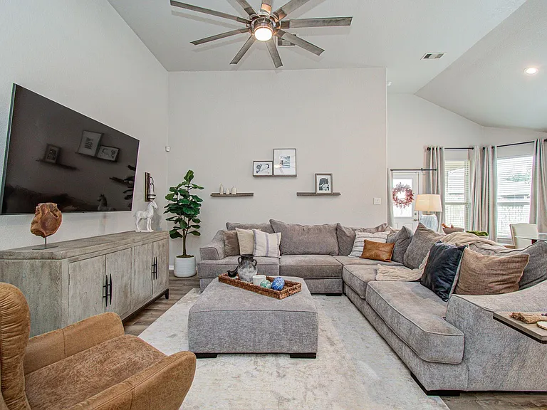 21379 Village Crossing Ln — Photo 7