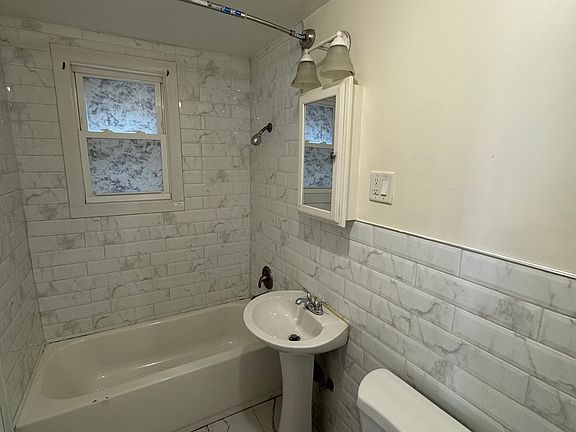 2nd image of 89 W 53rd St APT 1R